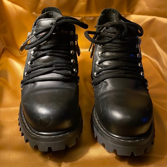 Harley-Davidson Shoes - Harley Davidson black lace up boots with a zipper on each size 6. Minimal wear